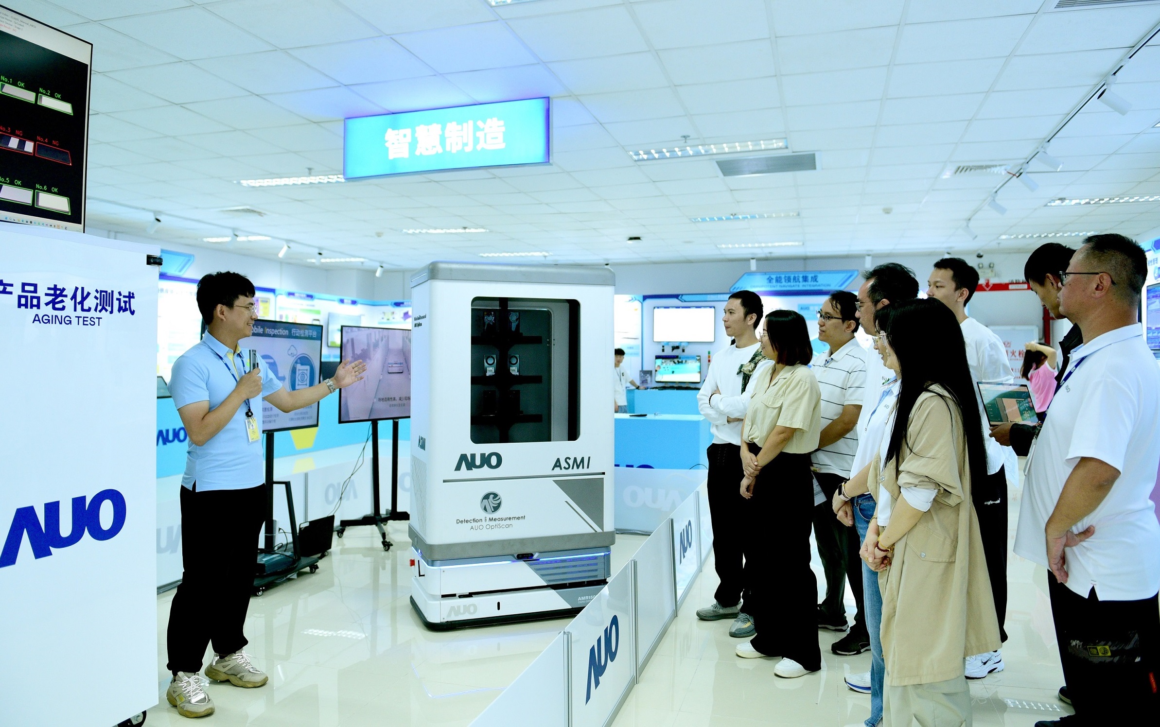 友達廈門將5G+ABC技術串聯生產管理全流程，打通研發、採購、生管、製程、設備、品質等產品全生命週期製造流程，完成數位化設計、智慧供應鏈、智慧座艙、全流程設備管理、資料驅動優化、智慧線上檢測、智慧品管等自我調整生產模式升級