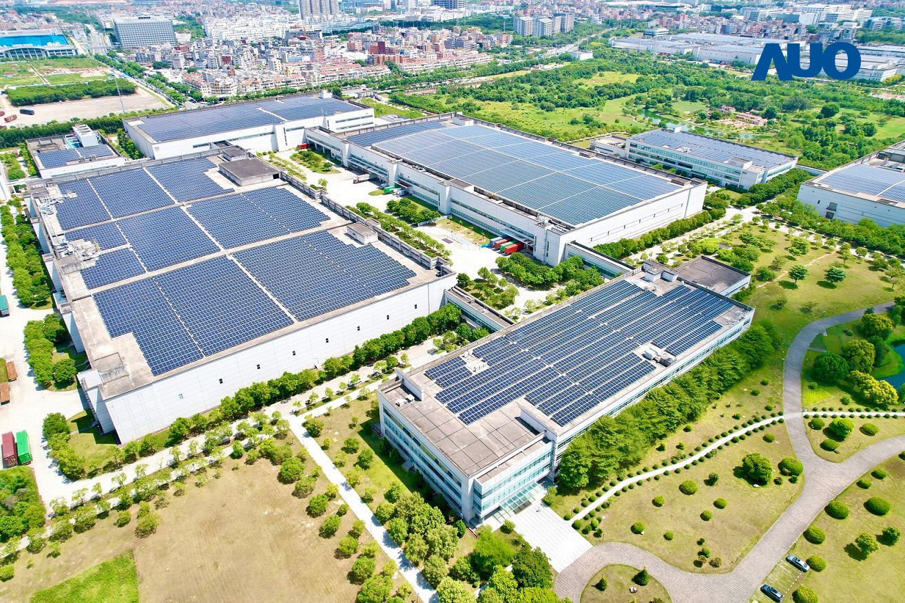 友達廈門推動智慧製造同時，透過綠電創能縱深推進綠色轉型，廠區全屋頂鋪設太陽能板，每年太陽能發電 2,600多萬度